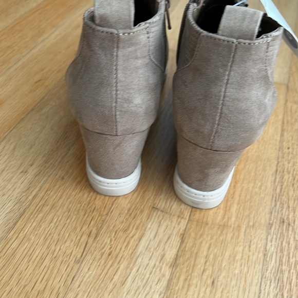 Target A New Day, high top sneakers, taupe, NWT, size 8 - Picture 2 of 6